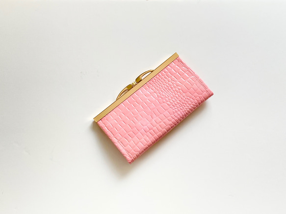 カードが入れやすい 横入れ口金がま口長財布 クロコダイル 合皮 レザー  ピンク 1枚目の画像
