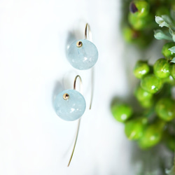 ラウンドカットアクアマリンのシンプル一粒ピアス　～Liselotte 1枚目の画像