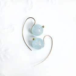 ラウンドカットアクアマリンのシンプル一粒ピアス　～Liselotte 4枚目の画像