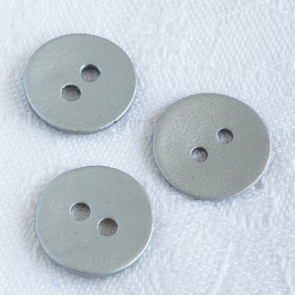 (3個) 12mm 貝ボタン マットシルバー フランス製 ＊ 天然素材 1枚目の画像