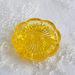 (2個) 20mm お花の形の ヴィンテージボタン 黄色 透明 4枚目の画像