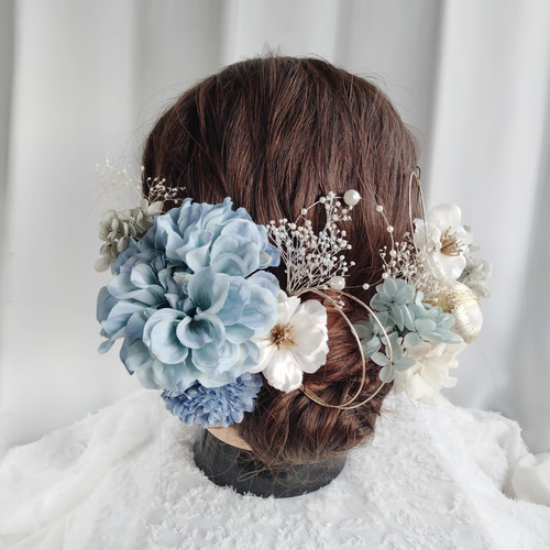 くすんだみず色のダリアと林檎の花の髪飾り 水色 みず色 くすみブルー