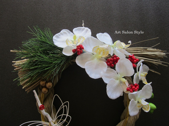 お正月しめ縄飾り　胡蝶蘭と松の侘び寂び系　大サイズしめ縄飾り！　 2枚目の画像