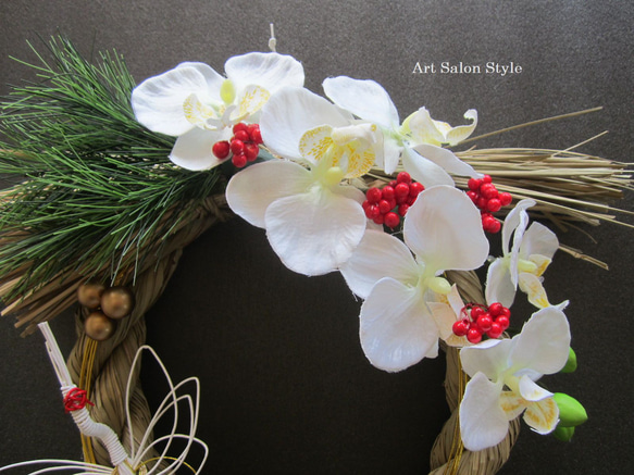 お正月しめ縄飾り　胡蝶蘭と松の侘び寂び系　大サイズしめ縄飾り！　 3枚目の画像