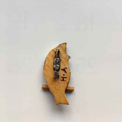 野鳥のブローチ（ミヤマホオジロ)・バードカービング ブローチ