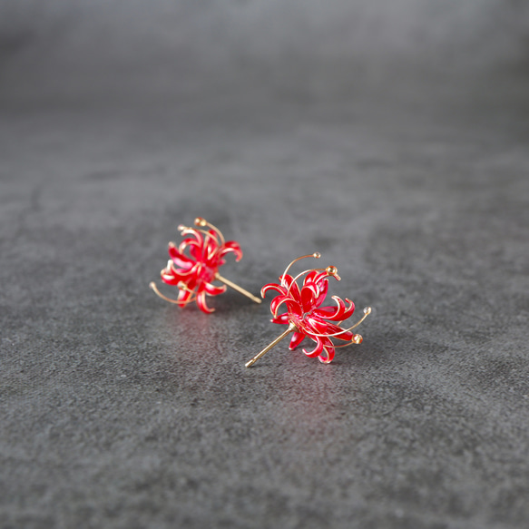 彼岸花 －Spider lily－ ピアス（スタッド・一粒） Fleurage