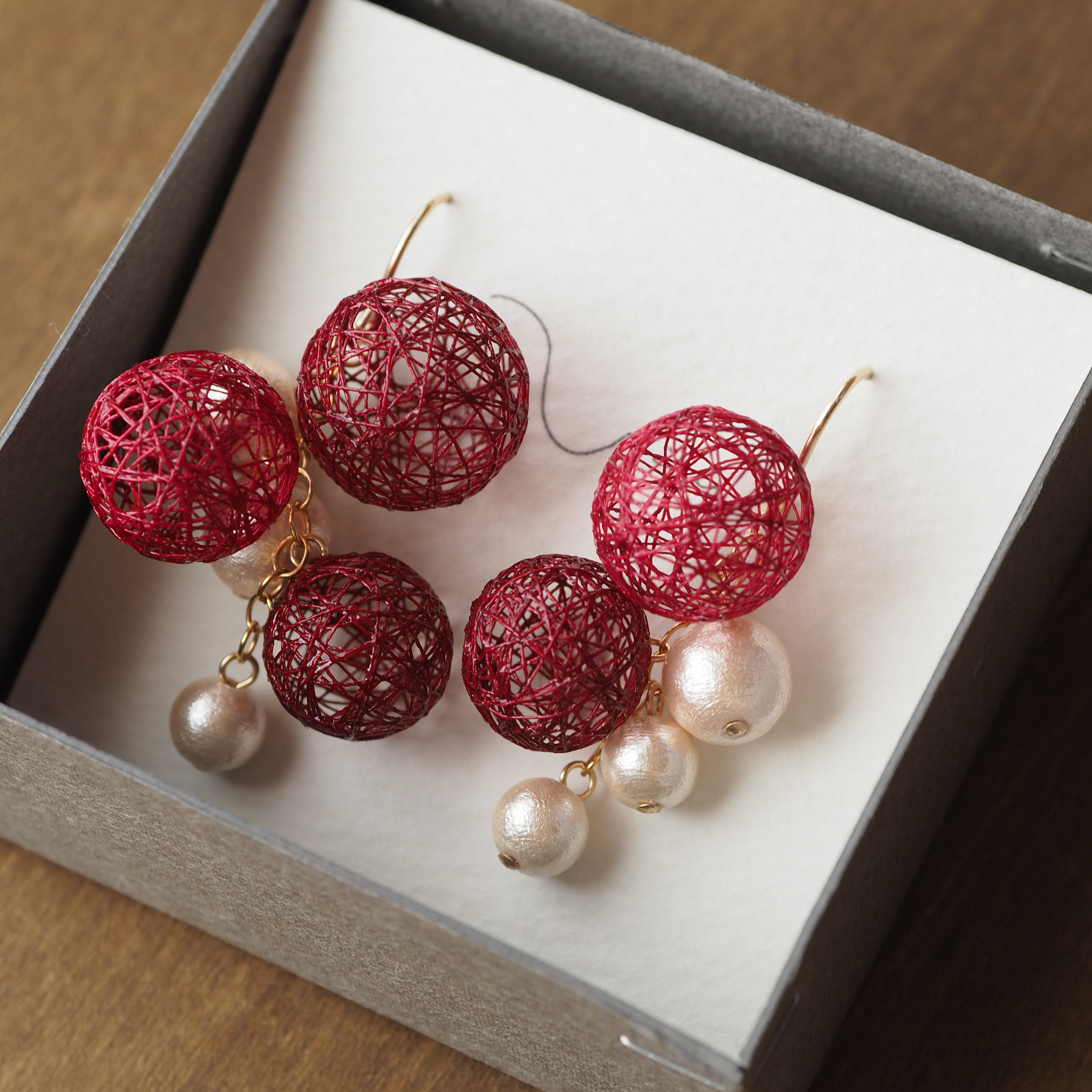 【冬限定】真っ赤な冬の糸玉Bubble小さめピアス○送料無料