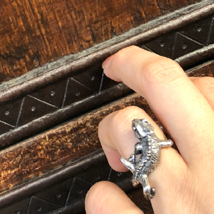 秋も一緒におでかけカメレオンリング　フリーサイズ　ユニーク　個性的　面白　つけっぱなし？　シルバー925　クセつよ