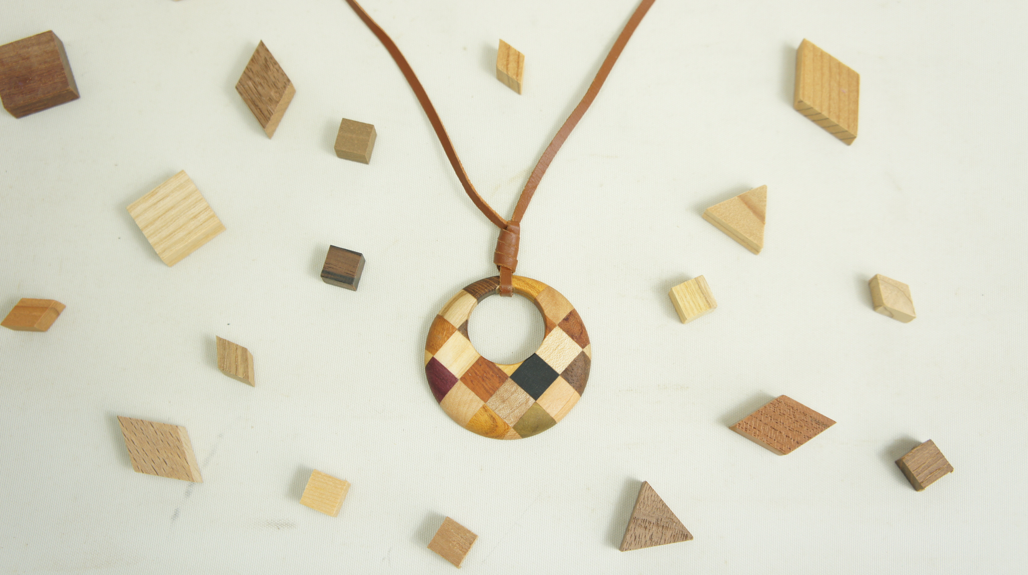 寄木のラウンドペンダント