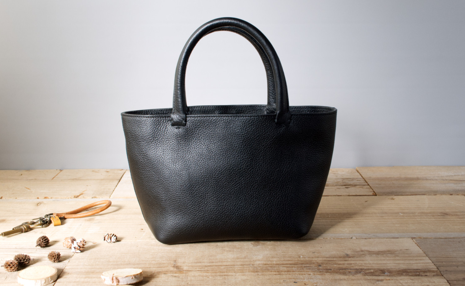 Martin Rose 黒いレザー製ミュール トートバッグ付き箱無し Martin Rose 黒いレザー製ミュール トートバッグ付き箱無し