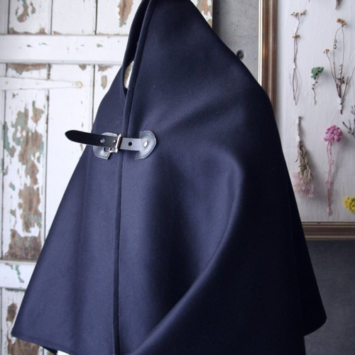 royal cashmereフード付きポンチョ カシミヤ100 フォックス　黒 royal cashmereフード付きポンチョ カシミヤ100 フォックス 黒