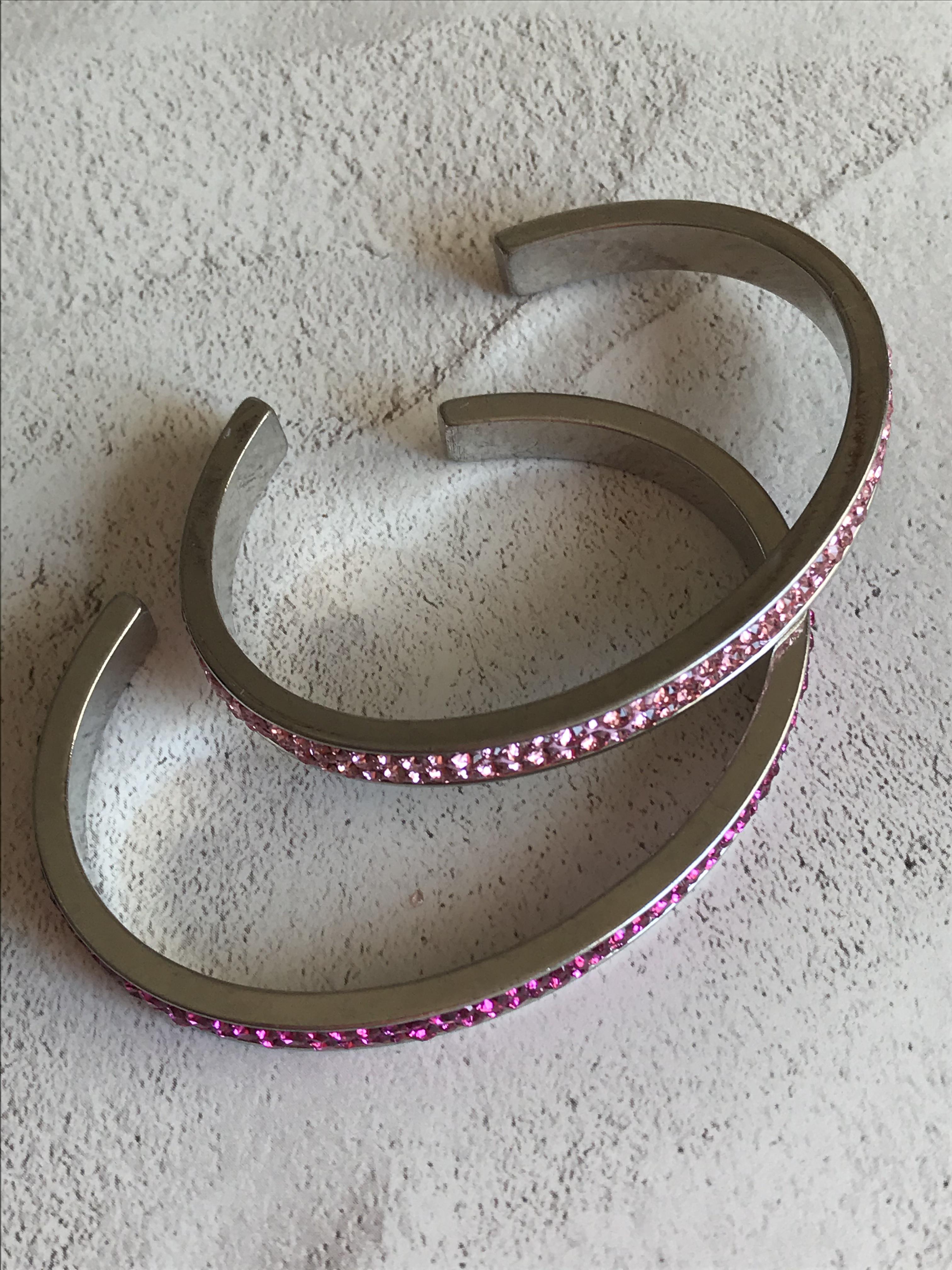 シンプルがかわいいスワロのバングル☆キラキラ感満載バングルbyグルーデコ(受注製作)