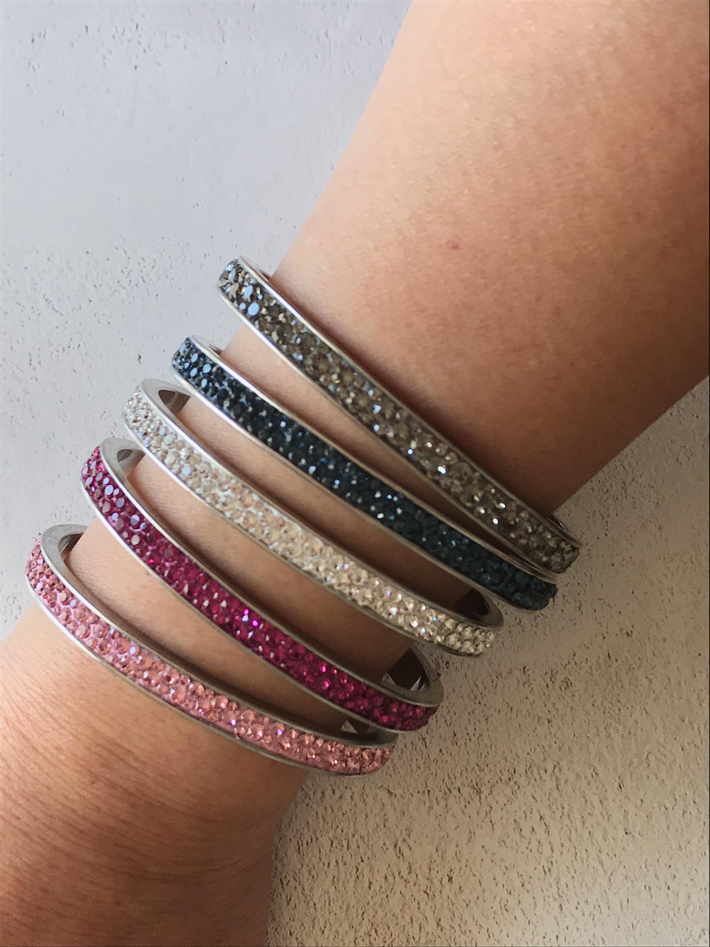 シンプルがかわいいスワロのバングル☆キラキラ感満載バングルbyグルーデコ(受注製作)