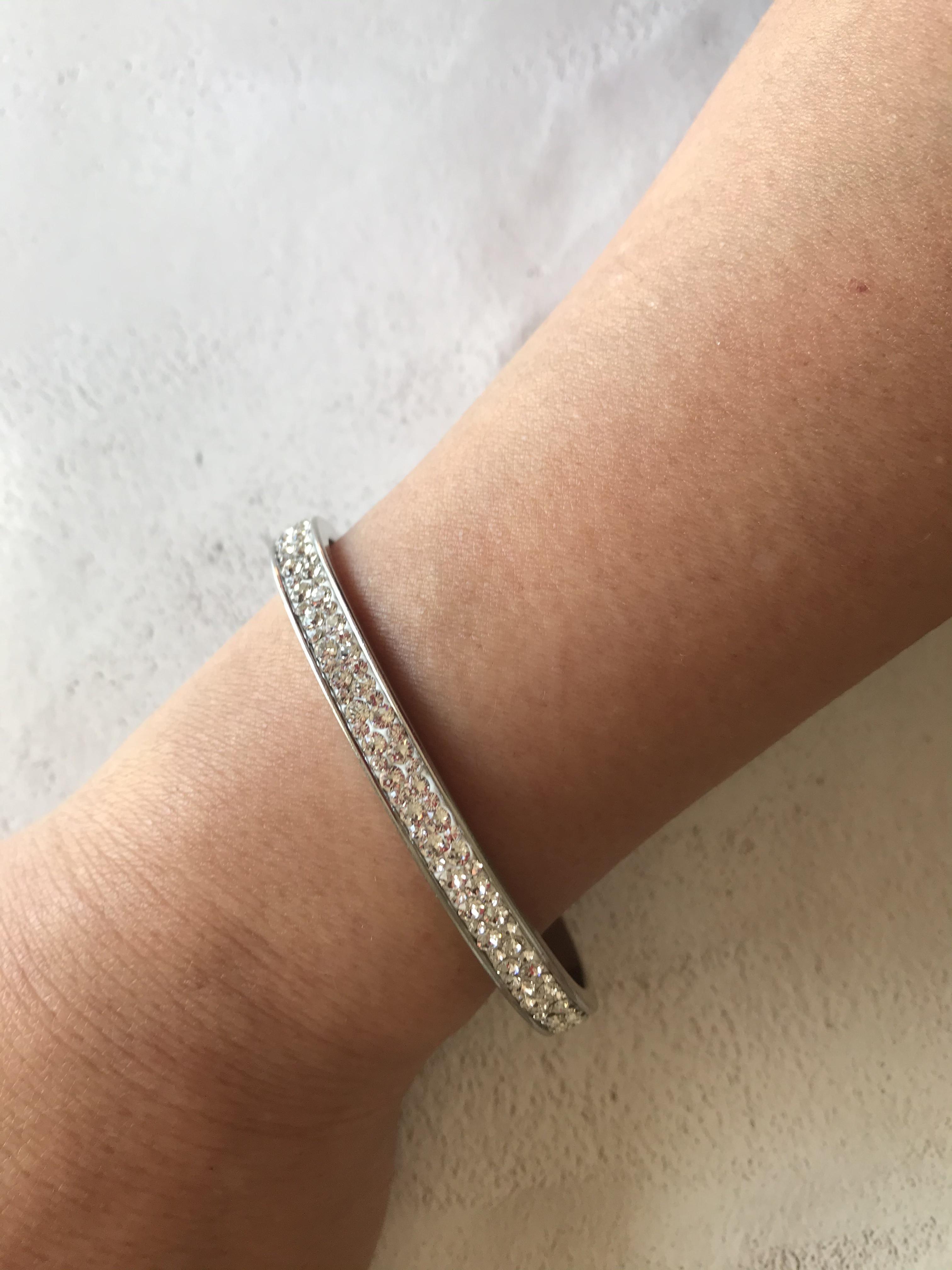 シンプルがかわいいスワロのバングル☆キラキラ感満載バングルbyグルーデコ(受注製作)