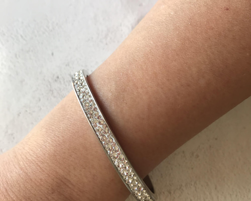 スワロフスキーバングル【新品未使用】 未使用 SWAROVSKI スワロフスキー ブレスレット バングル レザー