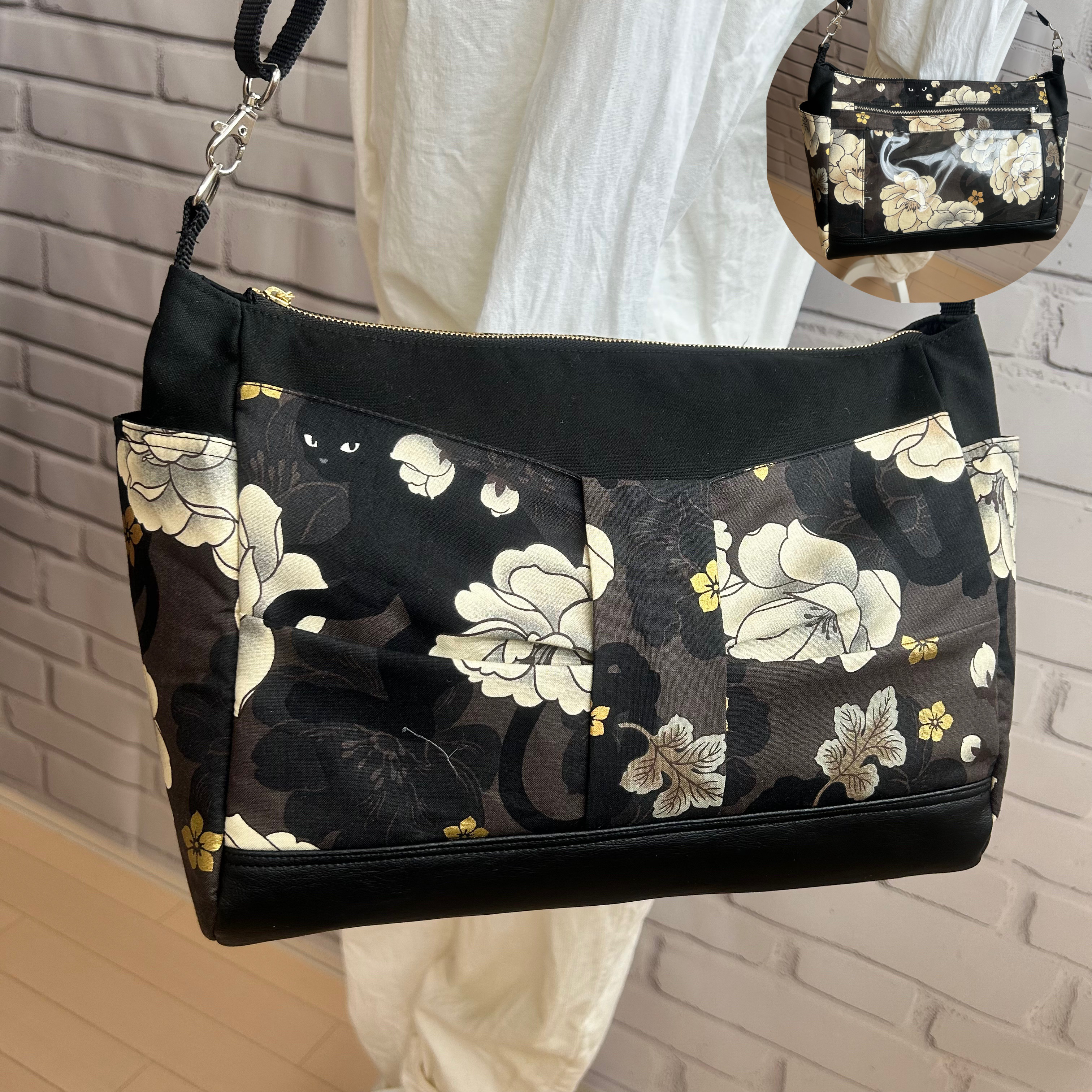 スマホクリアポケット　リボンポケット付き　サイドポケットが便利な ショルダーバック 長さ調節可能　百花繚乱クロネコ柄