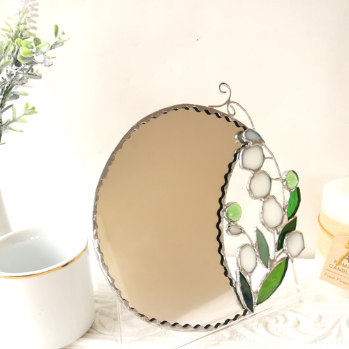✴︎:.Petit miroirシリーズ♪ 三日月とすずらんの壁掛け鏡 *ステンド