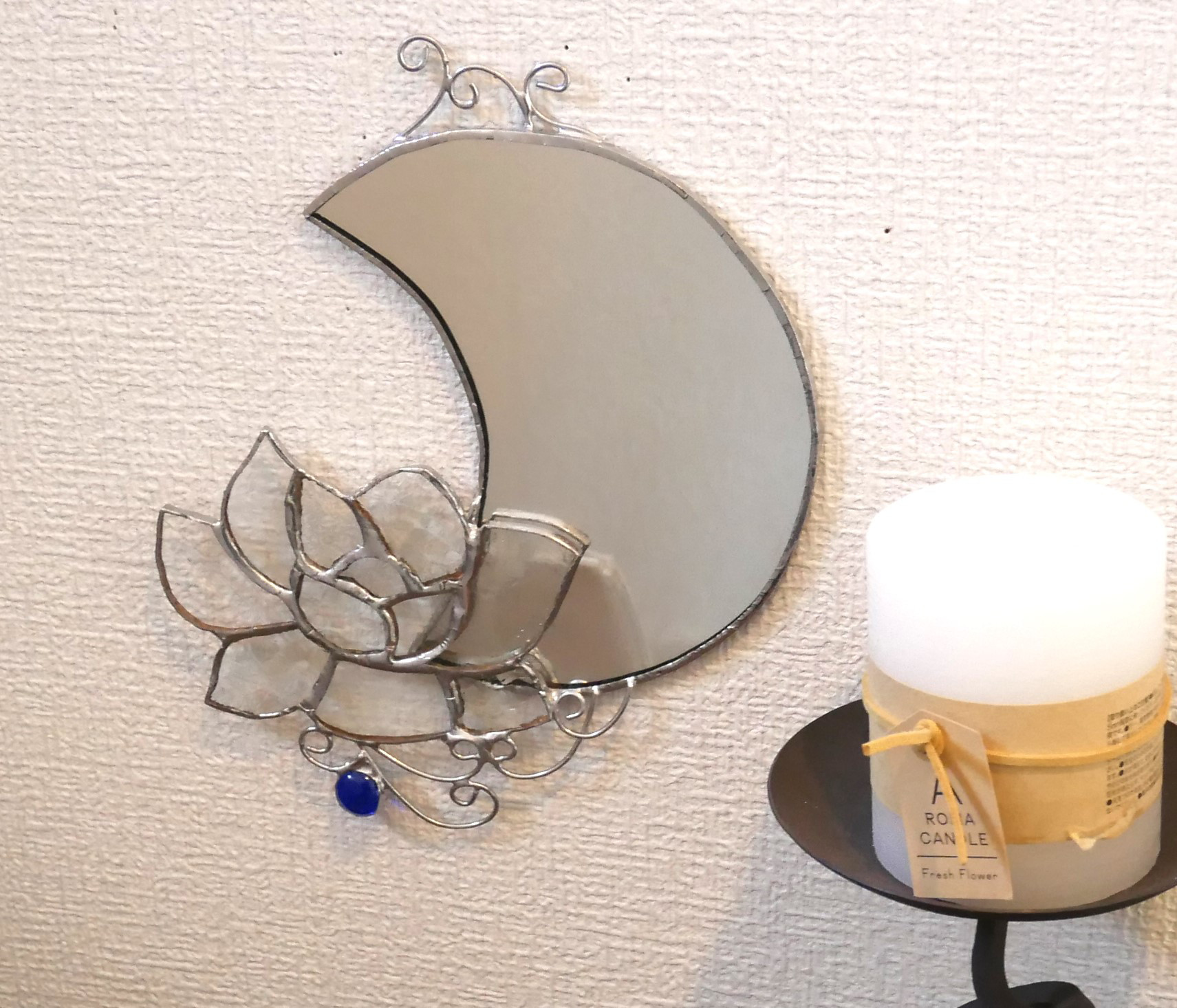 ✴︎:.。蓮の壁掛け鏡♪ ベージュトーン ステンドグラス ステンド