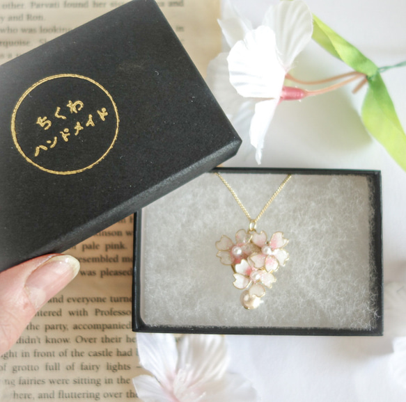 可調長度的棉質珍珠和櫻花項鍊，也可作為禮物 第10張的照片