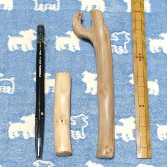FN.けやき梨の木新品.犬用おもちゃ、超小型犬向け歯固めかじり木 4枚目の画像