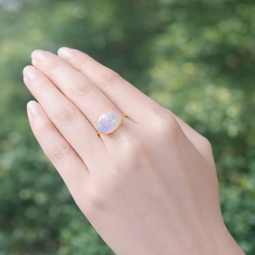 大粒レインボームーンストーンの14mmのカボション爪留めリング ～月の