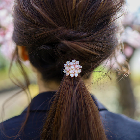 プレゼントにもさくら咲く上品なヘアゴム 7枚目の画像