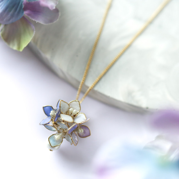 可調長度⁂ 優雅的繡球花和棉珍珠項鍊 第1張的照片
