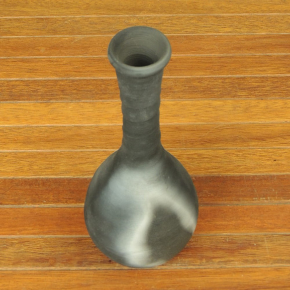 竹炭の花瓶 3枚目の画像