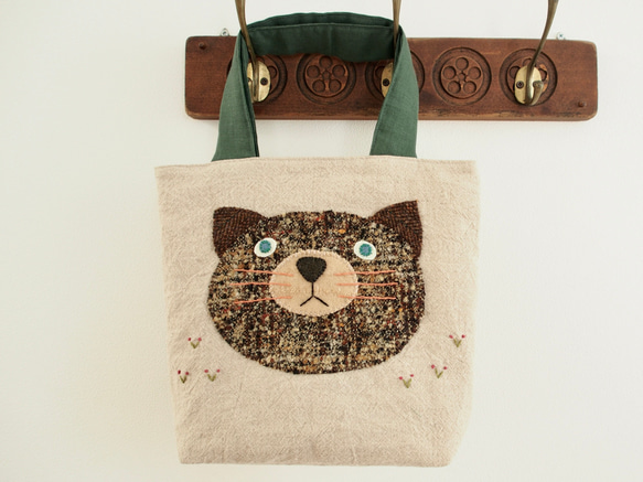 布刺繍の味わい猫ちゃんがかわいい手提げミニバッグ（ベージュ
