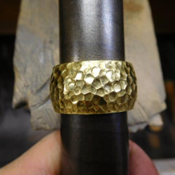 鍛造 結婚指輪 ゴールド 18金 k18 槌目 幅広い 平甲丸 リング 男性12mm 女性10mm 10枚目の画像