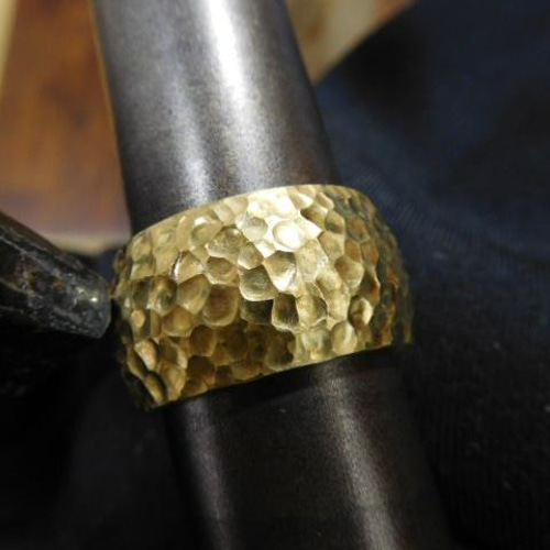 鍛造 結婚指輪 ゴールド 18金 k18 槌目 幅広い 太い 光沢 平甲丸