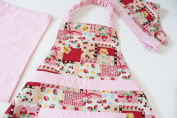 100-120拼布風格草莓圖案圍裙套裝草莓荷葉邊 第2張的照片