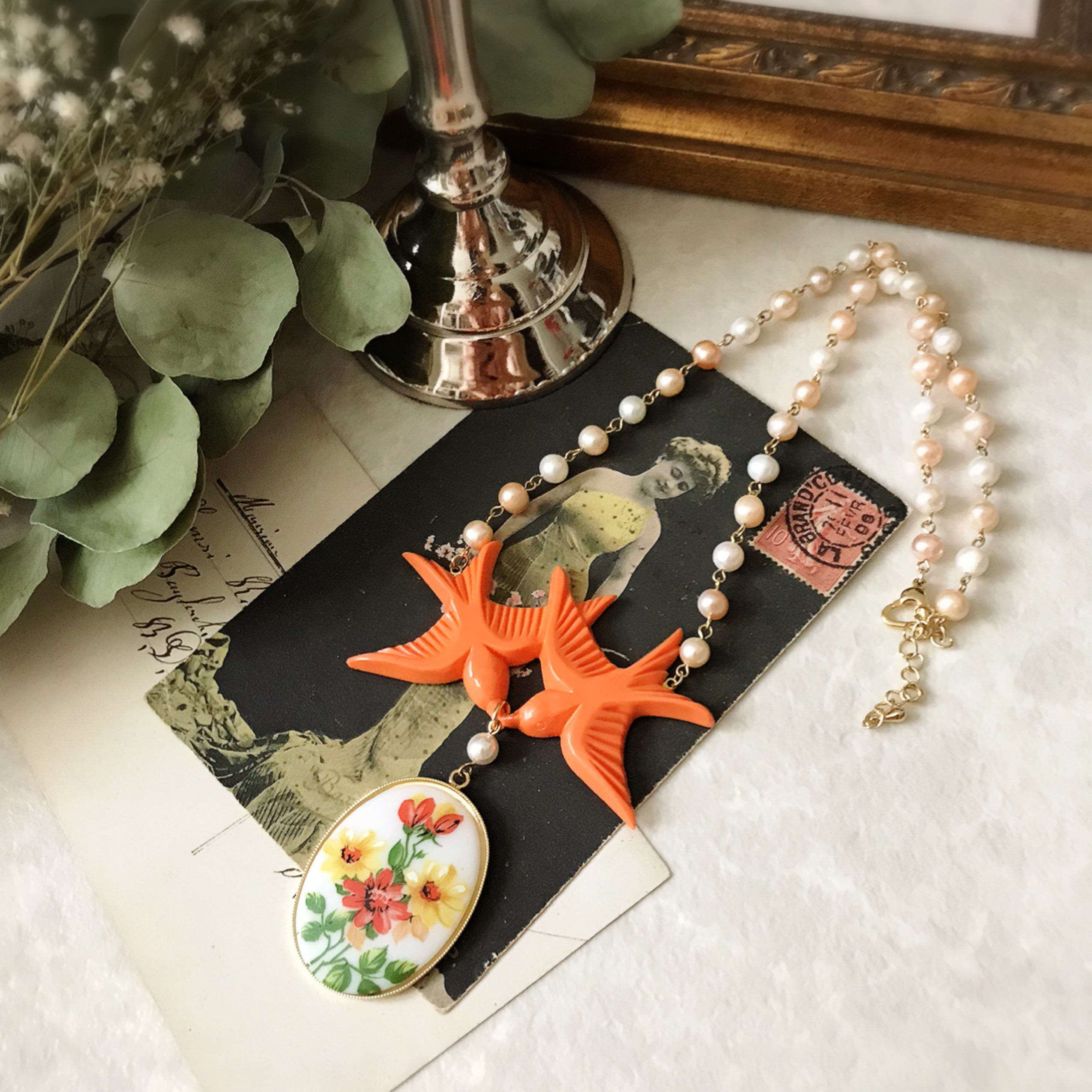 花カボションパール鳥ヴィンテージの大ぶりネックレス【オレンジ･アンティーク･上品･パーティー】{RNG-294}