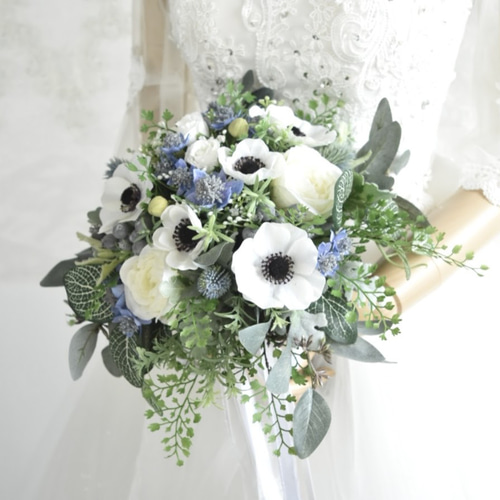 アネモネとローズ、ブルーのアストランチアのナチュラル・クラッチ