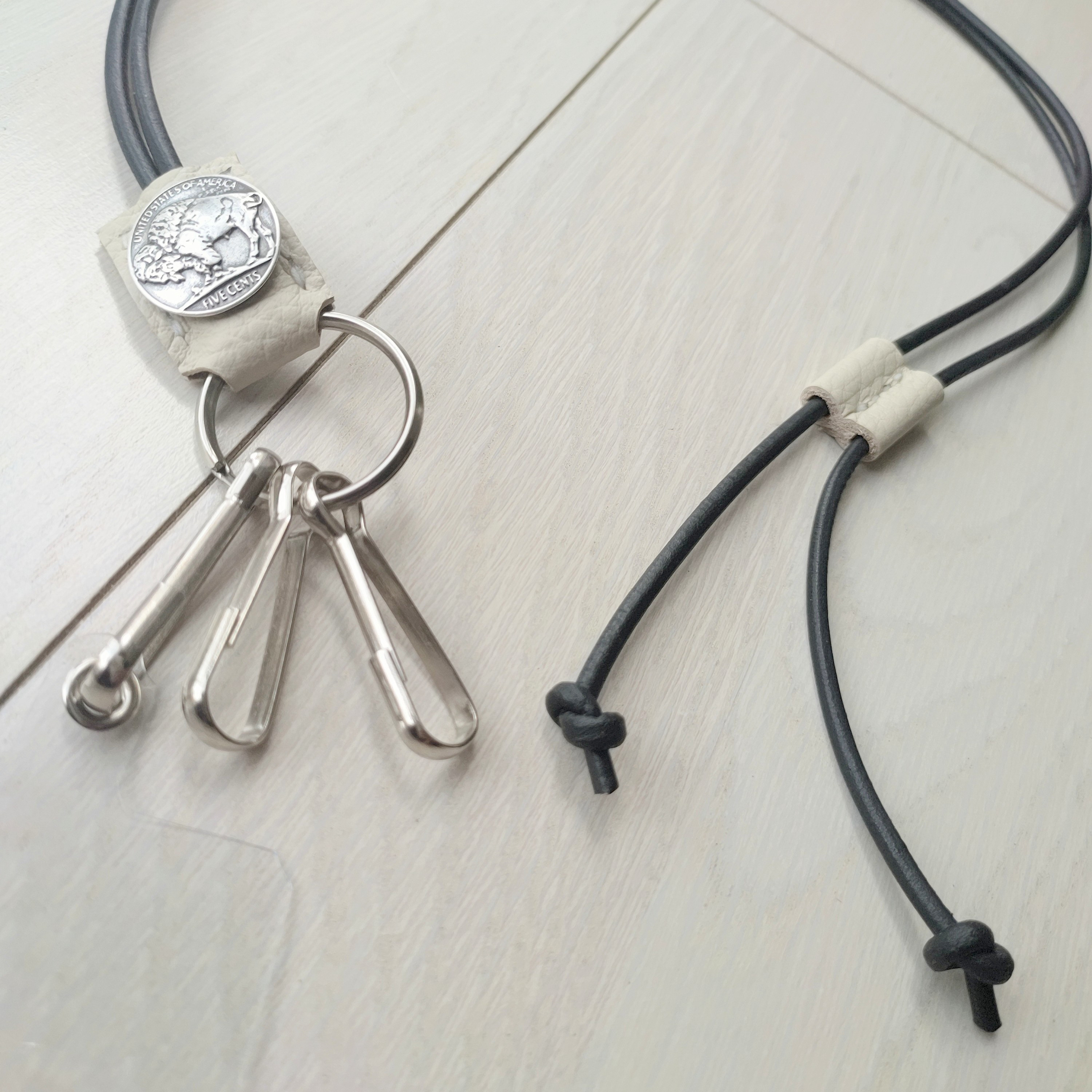 試作品＊カウ柄ハラコと本革丸紐のスマホショルダー ストラップ＊ 試作品＊カウ柄ハラコと本革丸紐のスマホショルダー ストラップ＊