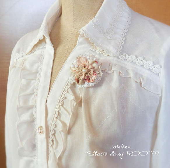 Cloth flowers and lace 2way brooch  With clip 第3張的照片