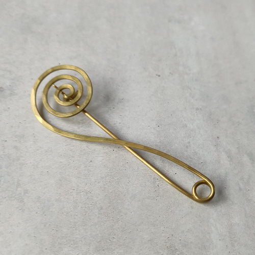 真鍮 うずまきストールピン ブローチ kukuLu 通販 5137936｜Creema