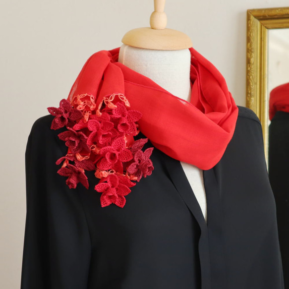 【數量有限】3D蕾絲花朵棉質披肩「水仙花」猩紅色 第1張的照片
