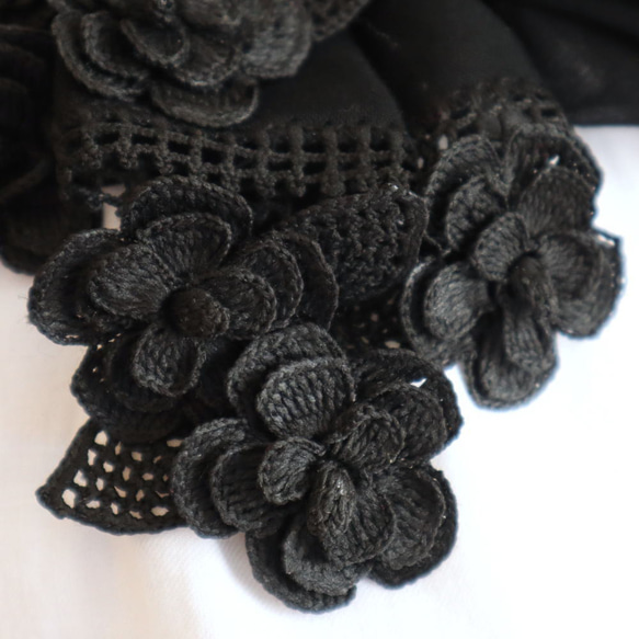【數量有限】三維蕾絲花棉披肩“Marguerite”黑色 第3張的照片
