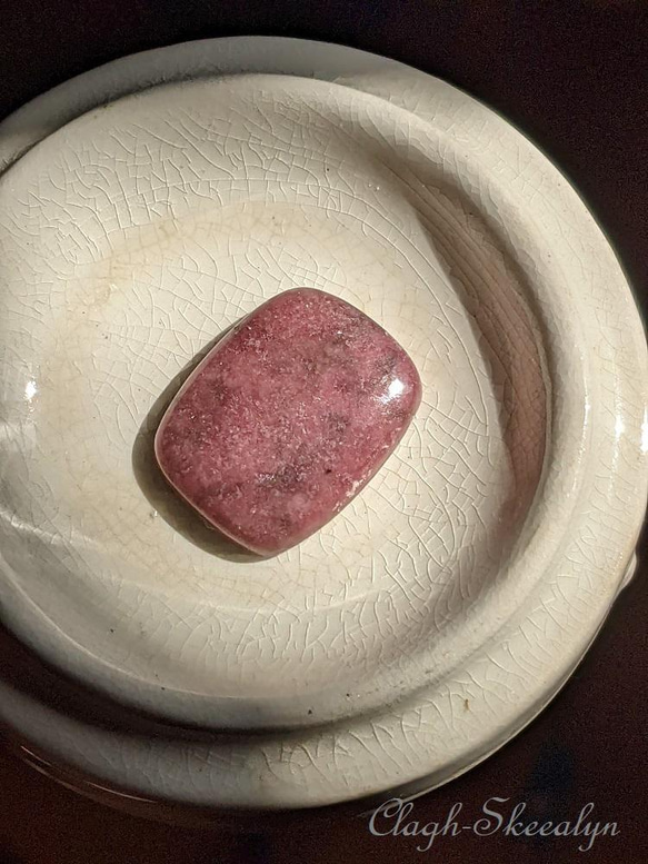 【Rhodonite】ロードナイト｜薔薇輝石｜天然石ルース｜スクエア型｜マクラメ編み｜ワイヤーワーク素材 6枚目の画像