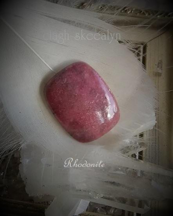 【Rhodonite】ロードナイト｜薔薇輝石｜天然石ルース｜スクエア型｜マクラメ編み｜ワイヤーワーク素材 3枚目の画像