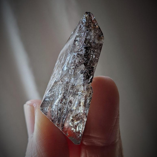 Cacoxenite in quartz】カコクセナイト イン クォーツ｜虹入り