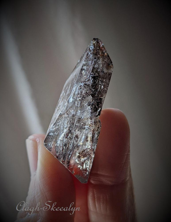 【Cacoxenite in quartz】カコクセナイト イン クォーツ｜虹入り｜ラフカット原石｜20g 19枚目の画像