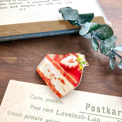 strawberry cheese cake brooch｜いちごのチーズケーキブローチ 2枚目の画像