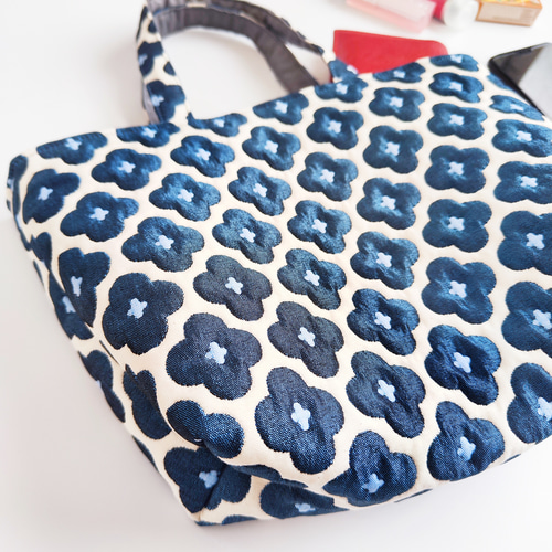 mont bouche＊モンブッシュ フランス生地 花柄 トートバッグ mont bouche フランス生地の花柄ミニトートバック(黒花柄