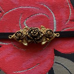 ビンテージ素材のレトロシックなバラの帯留め「薔薇屋敷」 6枚目の画像