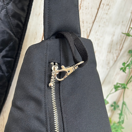 シワになりにくい しずく型 ワンショルダーバッグ ボディバック