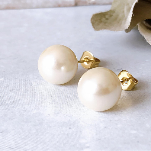 リニューアル再販⁎⁺˳✧༚パールピアス 10mmパール オフホワイト