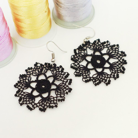 OYA Needlelace earrings [CRYSTAL] Black 第2張的照片