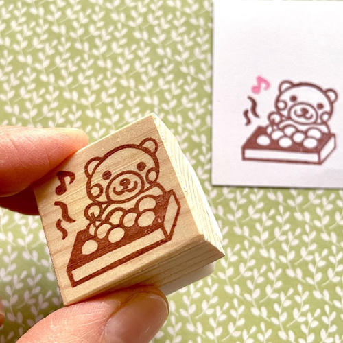 たこ焼きを焼くクマの消しゴムはんこ（持ち手つき） はんこ・スタンプ
